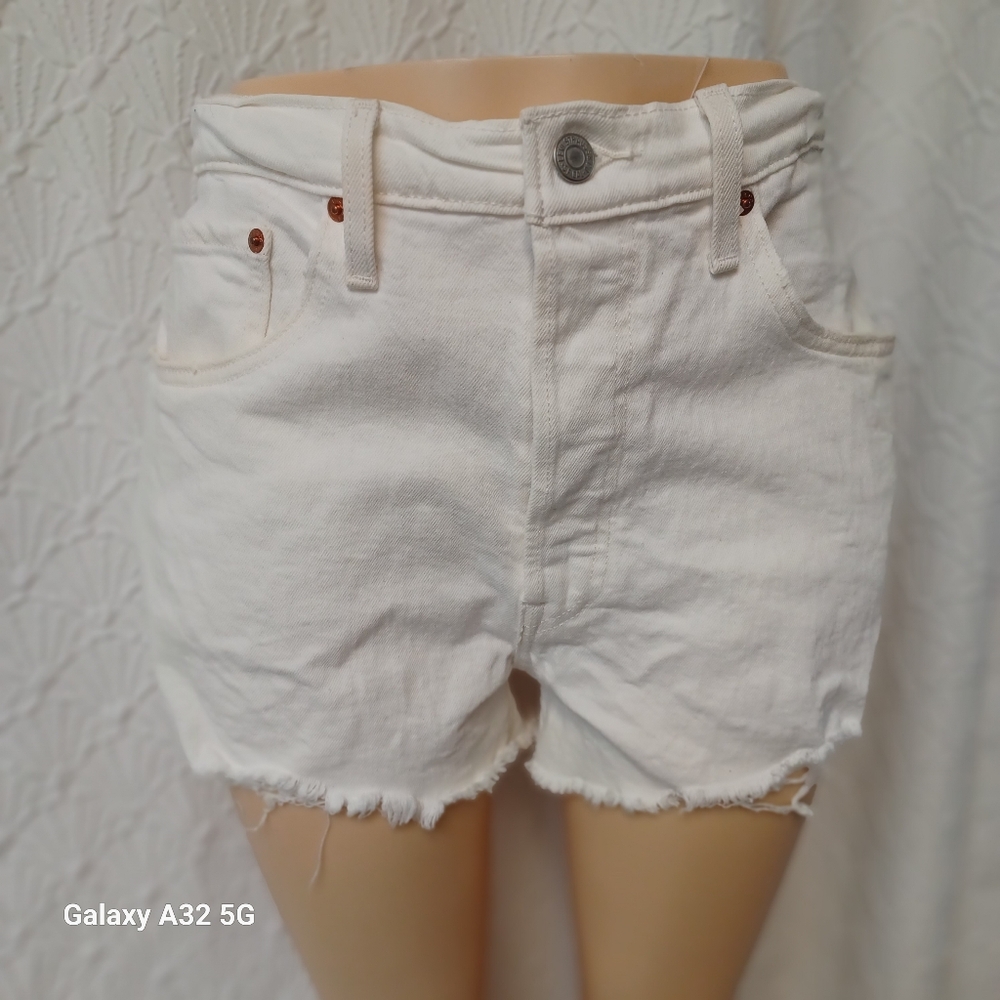 Levi's White Jean Shorts for Women Size W31 - Picture 9 of 14